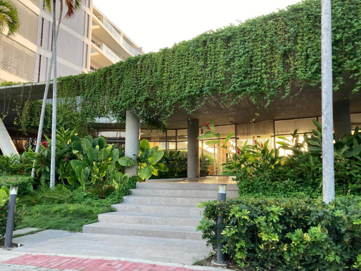 Serena Del Mar, Morros Io